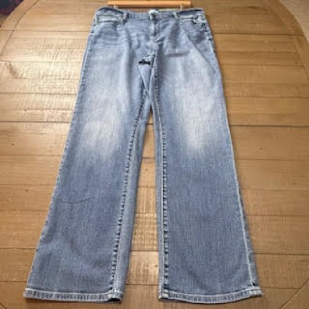 DKNY Jeans Soho Straight Leg Women’s Blue Denim Light Wash Size 16